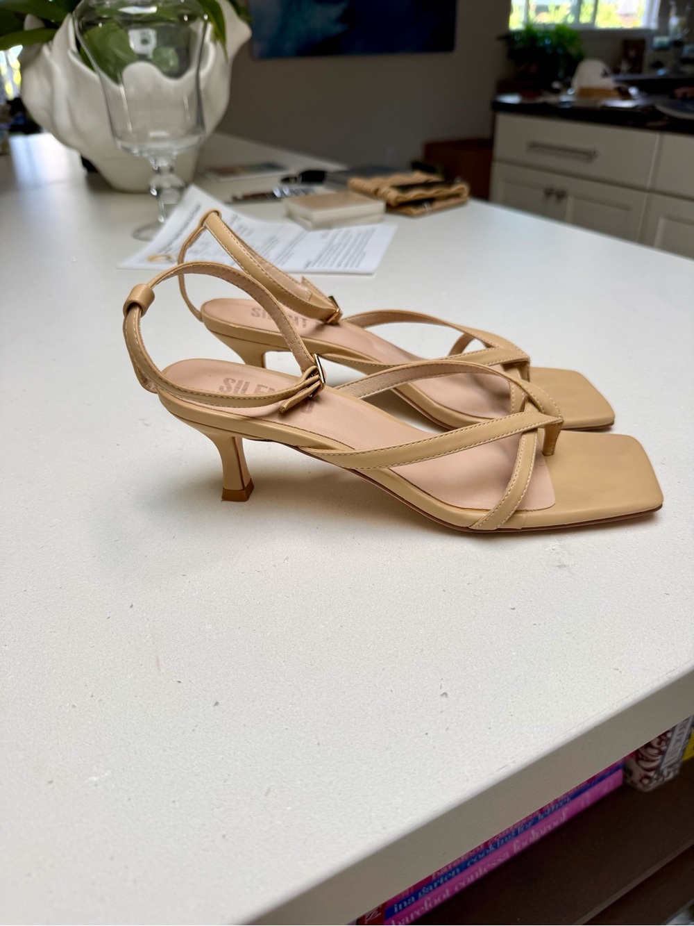 Silent D Jolie beige leather heels